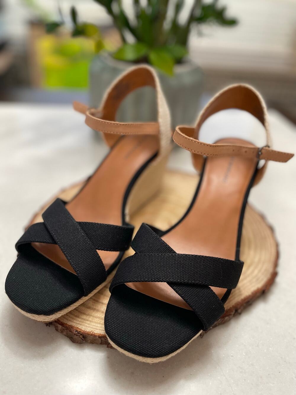 Lucky Brand women’s wedge black size 9